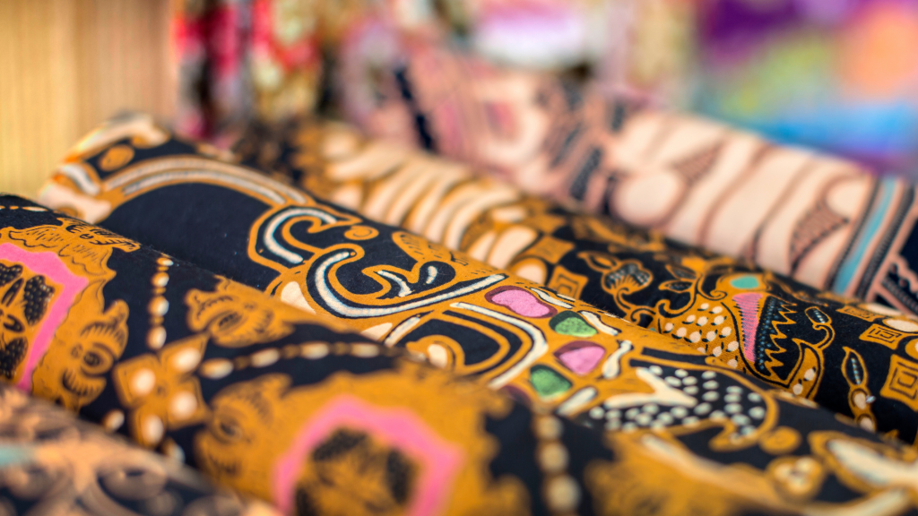 Pemakaian Batik pada Hari Khamis 