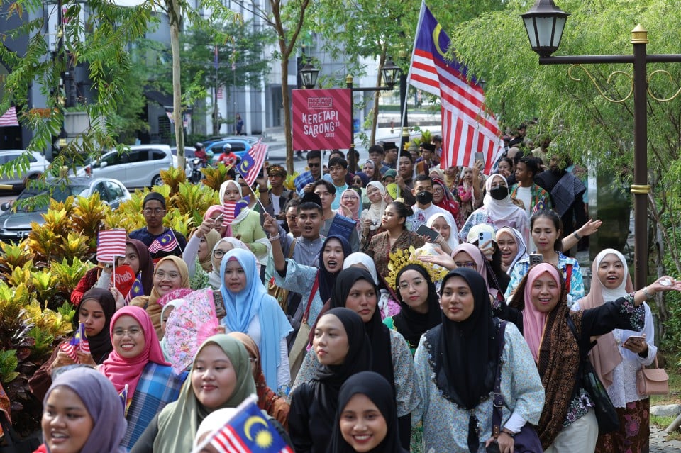 Malaysia keretapi sarong event